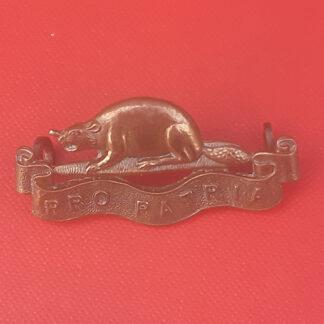 (Canada) The Royal Canadian Regiment - Gilding Metal Collar Badge.