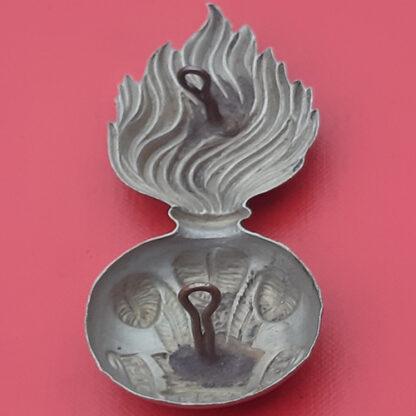 Royal Welsh Fusiliers Volunteers - White Metal Fur Cap Grenade Badge. - Image 2
