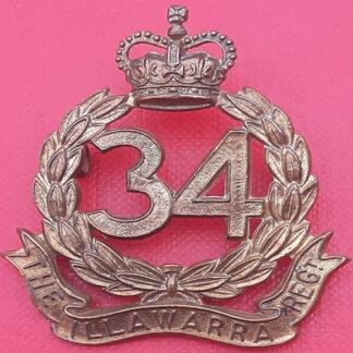 (Australia) The Illawarra Regiment - Queen's Crown Gilding Metal Cap Badge.