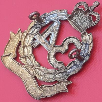 (Australia) The Illawarra Regiment - Queen's Crown Gilding Metal Cap Badge. - Image 2