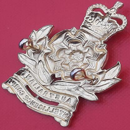 (Australia) The Australian Intelligence Corps - Queen's Crown Gilding Metal Cap Badge. - Image 2