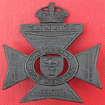 (Canada) The Royal Regina Rifles Regiment - King's Crown Blackened Brass Cap Badge.