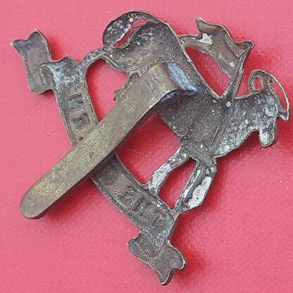 The Queen's Regiment ( West Surrey's ) - WW1 Economy Issue Gilding Metal Cap Badge. - Image 2