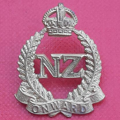 (New Zealand) New Zealand Expeditionary Force - King's Crown Gilt Collar Badge.