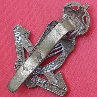 The Royal Irish Regiment - King's Crown Gilding Metal Cap Badge. - Image 2