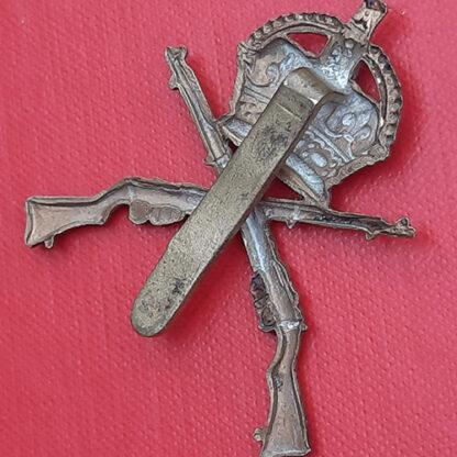 The School Of Musketry - King's Crown Gilding Metal Cap Badge. - Image 2