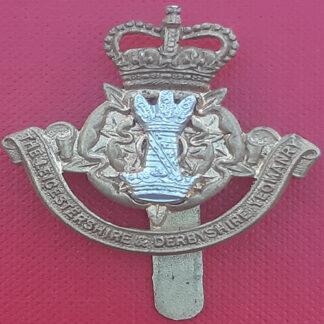 The Leicestershire & DerbyshIre Yeomanry - Queen's Crown Bi Metal Cap Badge.