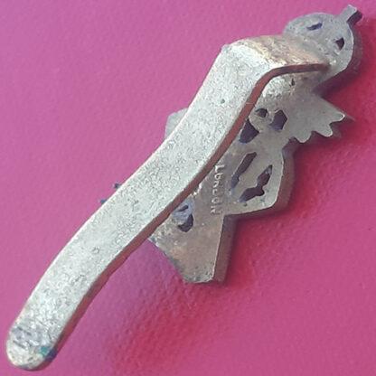 The 13th / 18th Hussars - King's Crown Gilding Metal Cap Badge. - Image 2
