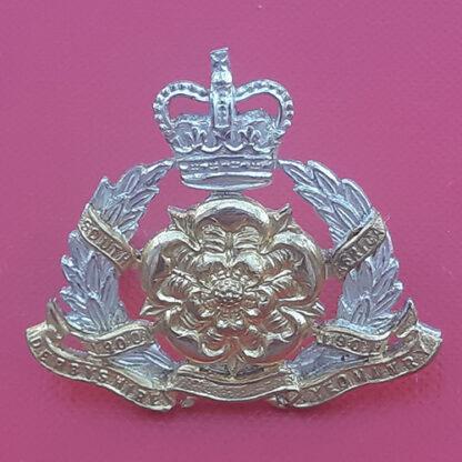 The Derbyshire Yeomanry - Queen's Crown Officer's Silver & Gilt Cap Badge.