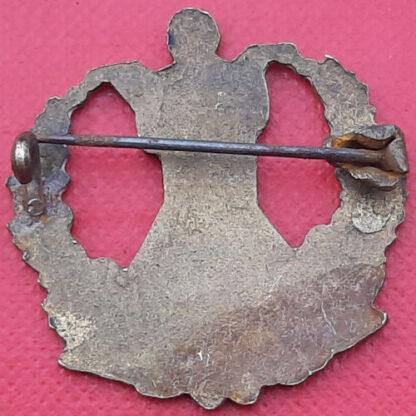 The Cameron Highlanders - Enamelled Sweetheart Pin Backed Badge. - Image 2