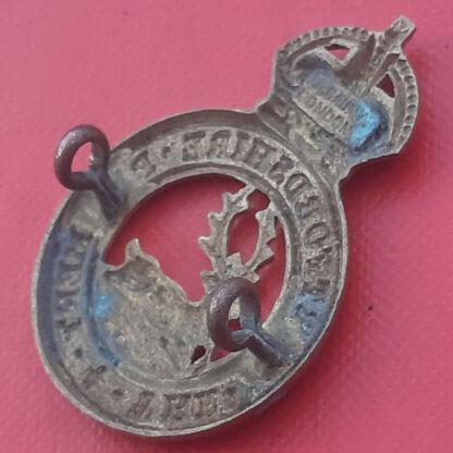 The Hertfordshire Regiment - King's Crown Gilding Metal Cap Badge. - Image 2