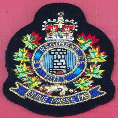 (Canada) Le Regiment De Hull - Queen's Crown Bullion Cap Badge.