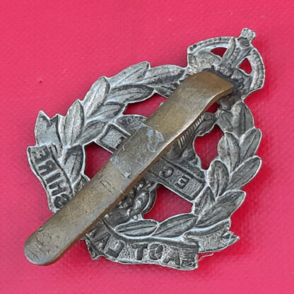 The East Lancashire Regiment - King's Crown Bi Metal Cap Badge. - Image 2