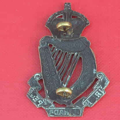(Canada) The Irish Regiment Of Canada - King's Crown Blackened Brass Cap Badge. - Image 2