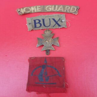 The Buckinghamshire Regiment Home Guard - King's Crown Blackened Brass Cap Badge with Cloth Badges.
