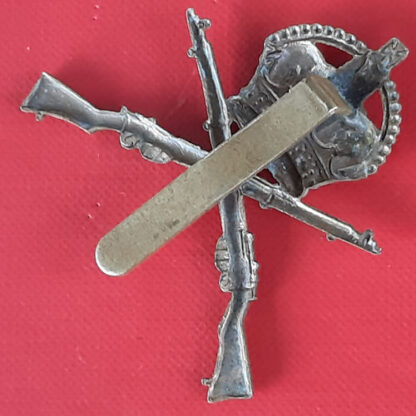 The School Of Musketry - King's Crown Gilding Metal Cap Badge. - Image 2