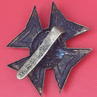 6th Battalion The East Surrey Regiment - Blackened Brass Cap Badge. - Image 2