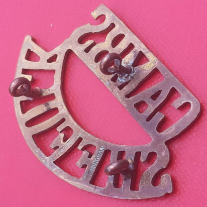 The Cambridgeshire & Suffolk Reserve Battalion - WW1 Giding Metal Shoulder Title. - Image 2