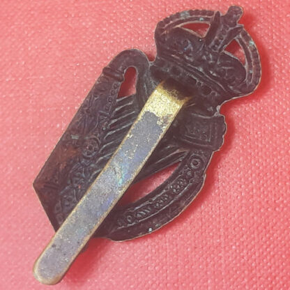 18th County Of London (London Irish) - King's Crown Blackened Brass Cap Badge. - Image 2