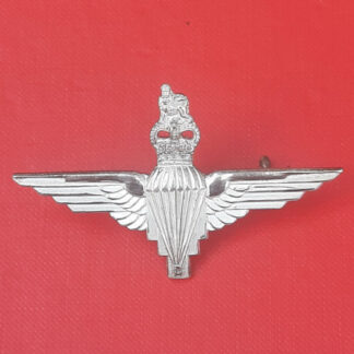 The Parachute Regiment - Officer's Queen's Crown Silver Plate Cap Badge.