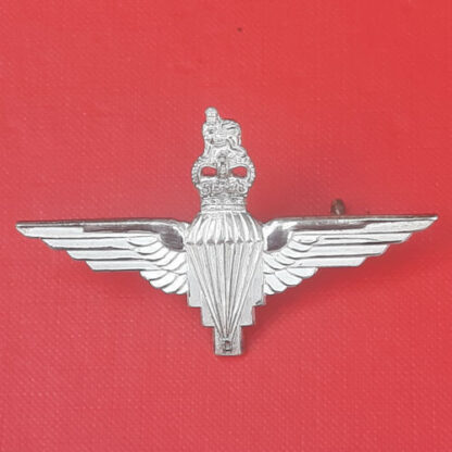 The Parachute Regiment - Officer's Queen's Crown Silver Plate Cap Badge.
