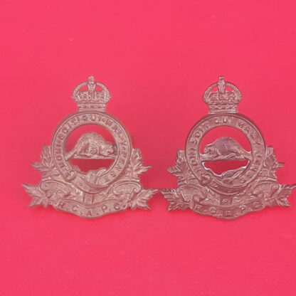 (Canada) Royal Canadian Army Pay Corps - King's Crown Gilding Metal Collar Badges.