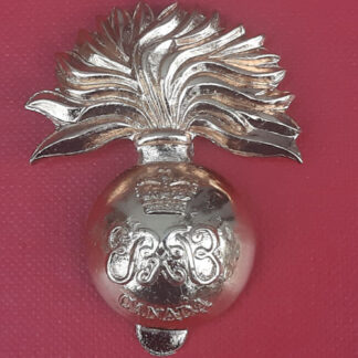 (Canada) The Canadian  Grenadier Guards - Queen's Crown Gilding Metal Cap Badge.