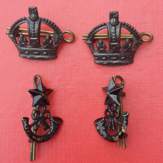 The Cameronians - Blackened Metal Collar & Rank Badges.