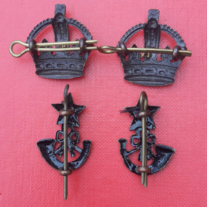 The Cameronians - Blackened Metal Collar & Rank Badges. - Image 2