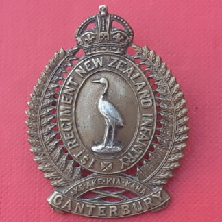 (New Zealand ) Ist (Canterbury) Regiment New Zealand Infantry - King's Crown Bi Metal Cap Badge.