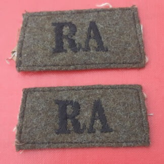Royal Artillery - Slip on Cloth Shoulder Badges.