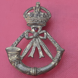 (South Africa) The South African Mounted Rifles - King's Crown Gilding Metal Cap Badge.