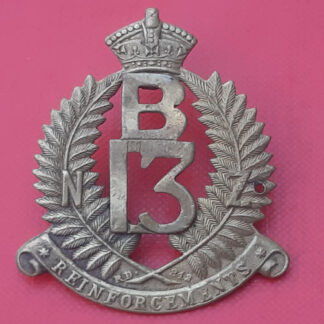 (New Zealand) B13 New Zealand Reinforcements - King's Crown Gilding Metal Cap Badge.
