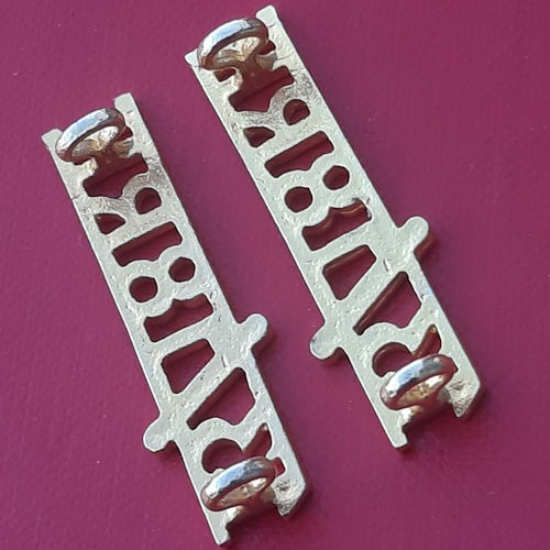 The 13th /18th Royal Hussars - Gold "New Improved Metal" Shoulder Titles. - Image 2