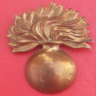 The Grenadier Guards - WW1 Guardsman Named Gilding Metal Cap Badge.