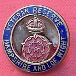 Hampshire & Isle Of Wight Veteran Reserve - King's Crown Enamelled Button Hole Badge.