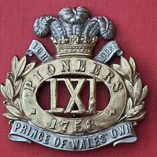 (India) 61st Prince Of Wales's Own Pioneers - Bi Metal Cap Badge With Pagri Pin Fitting.