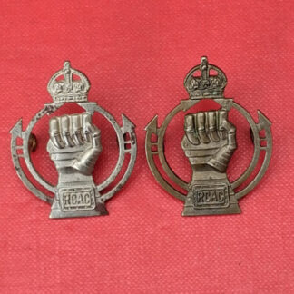 (Canada) The Royal Canadian Armoured Corps - King's Crown White Metal Collar Badges.