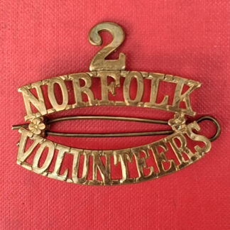 2nd Norflok Volunteers - Gilding Metal Shoulder Title.