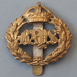 The Queen's Bays (2nd Dragoon Guards)  -  King's Crown Gilding Metal Cap Badge.