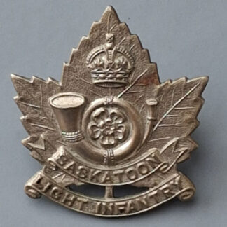 (Canada) The Saskatoon Light Infantry - King's Crown White Metal Cap Badge.