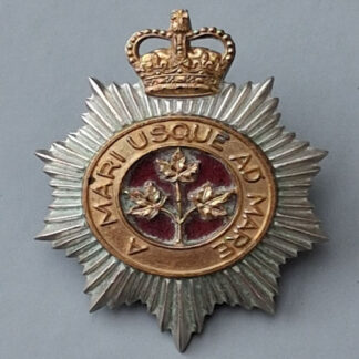 (Canada) The Canadian Guards - Queen's Crown N.C.O's 3 Piece Enamelled Cap Badge.