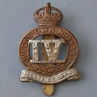 The 4th Queen's Own Hussars - King's Crown Bi Metal Cap Badge.